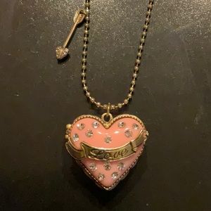 🔷 Betsey Johnson stunning pink heart locket 🔷